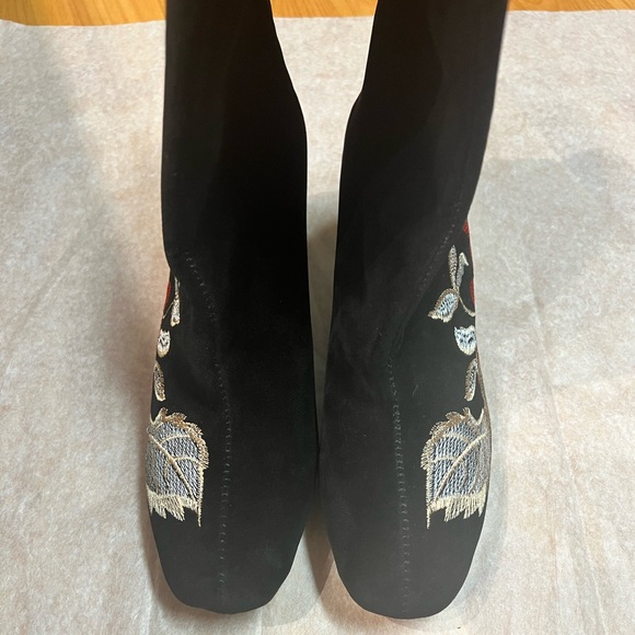 NWOT - Embroidered Faux Suede Ankle Boots (US 7) - Picture 7 of 13